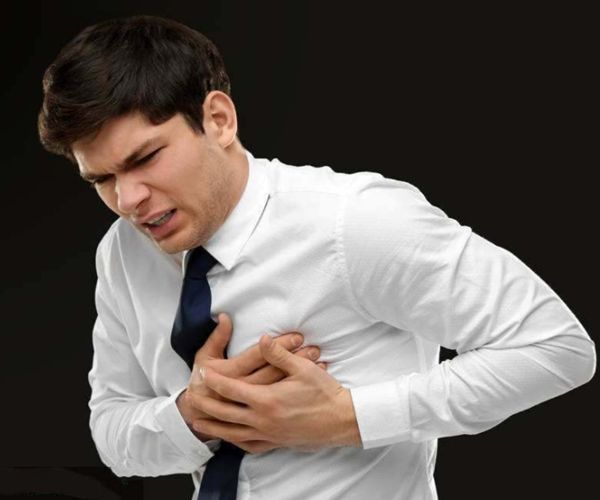 胸口痛是怎么回事 胸口痛什么原因男性