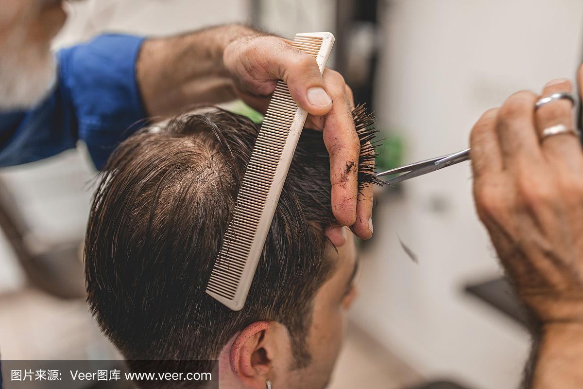 男人怎么去理发店剪头发 男人怎么去理发店剪头发视频